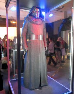 Cómo Star Wars sigue vivo gracias al Marketing y las RRSS - Celebration Anaheim   The Force Awakens Exhibit 17206794458 235x300