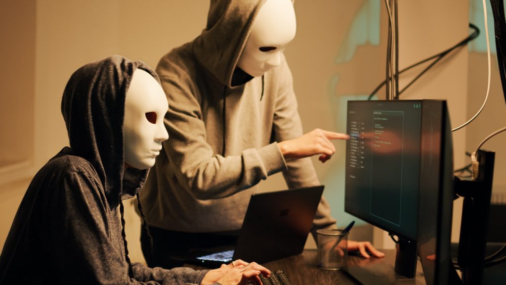 IA y Ciberseguridad - mysterious spies working on phishing and cryptojac 2023 11 27 05 26 26 utc 1024x576